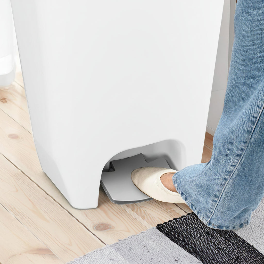 13 Gallon White Kitchen Trash Can Step