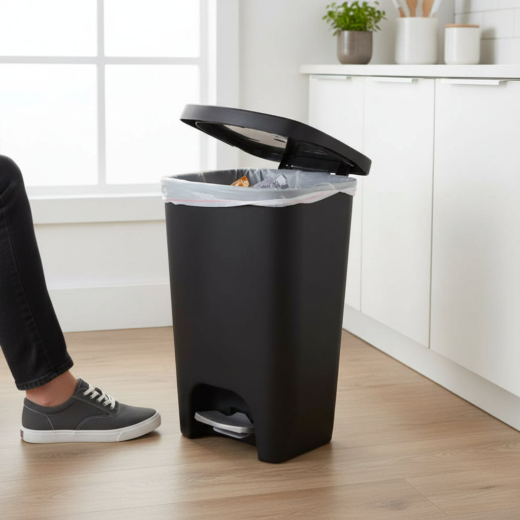 13 Gallon White Kitchen Trash Can Step